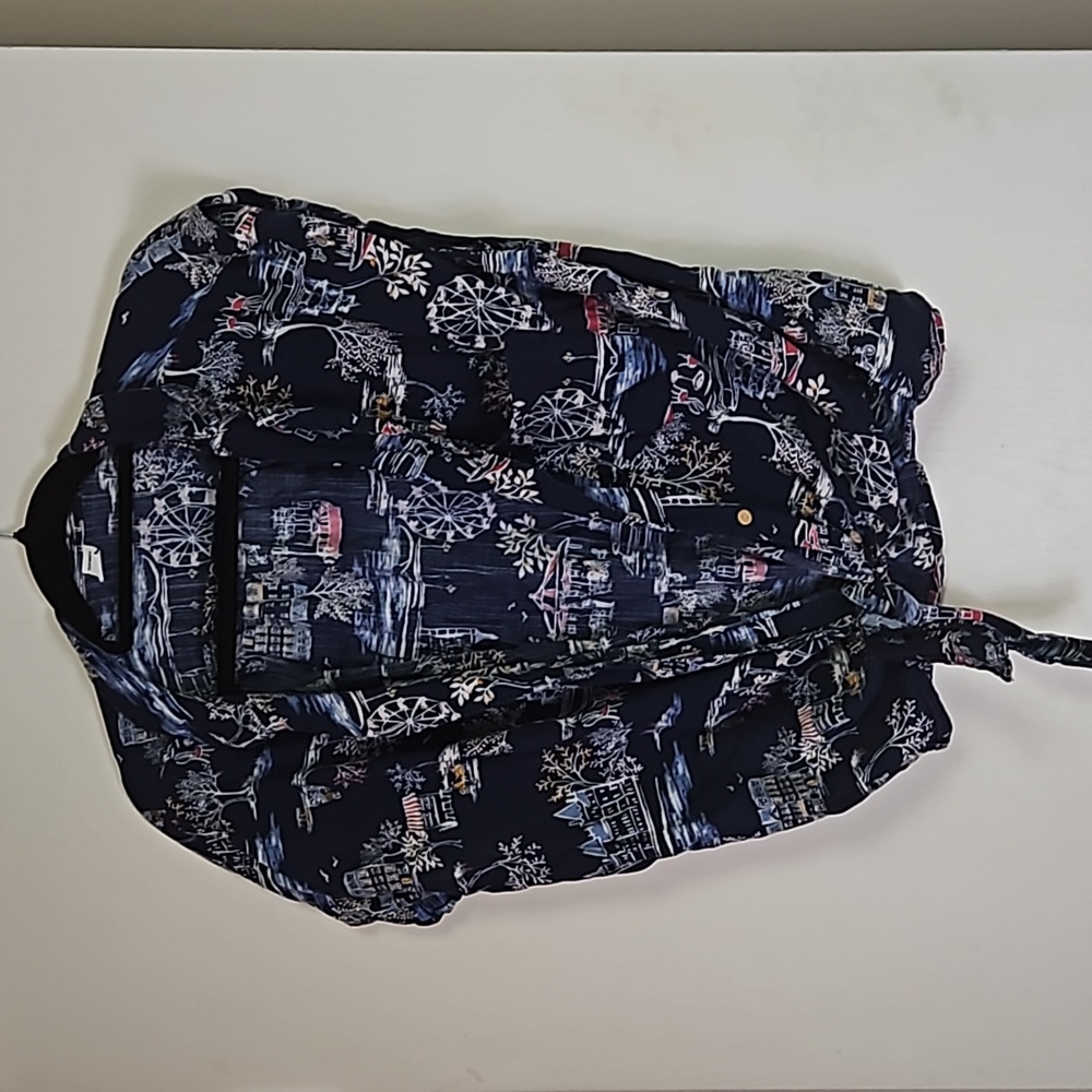 Old navy size XL blue beachy tie shirt